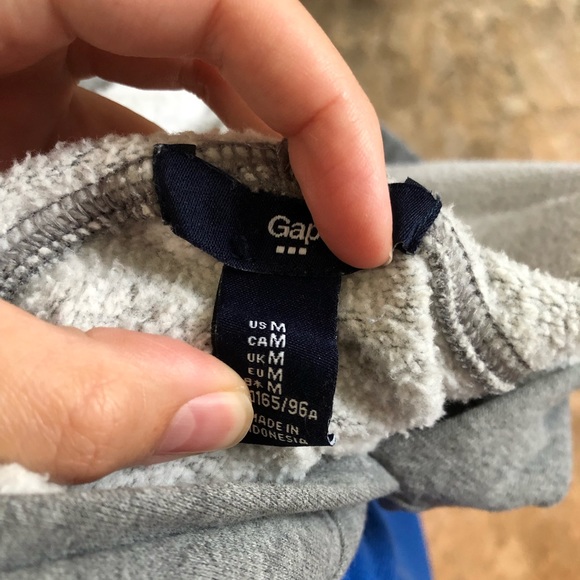 GAP sweater - Picture 2 of 2